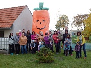 Převlékáme čarodějnici za Obří Halloweenskou mrkvodýni